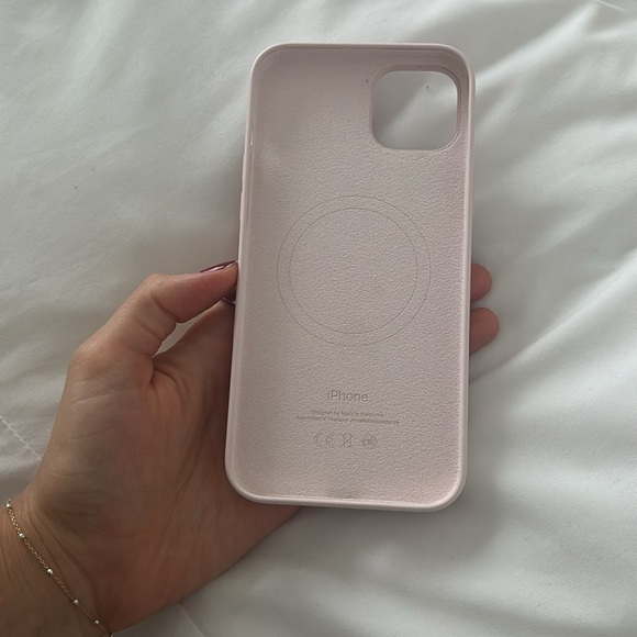 iPhone 15 Plus Apple Case with MagSafe - Picture 2 of 3